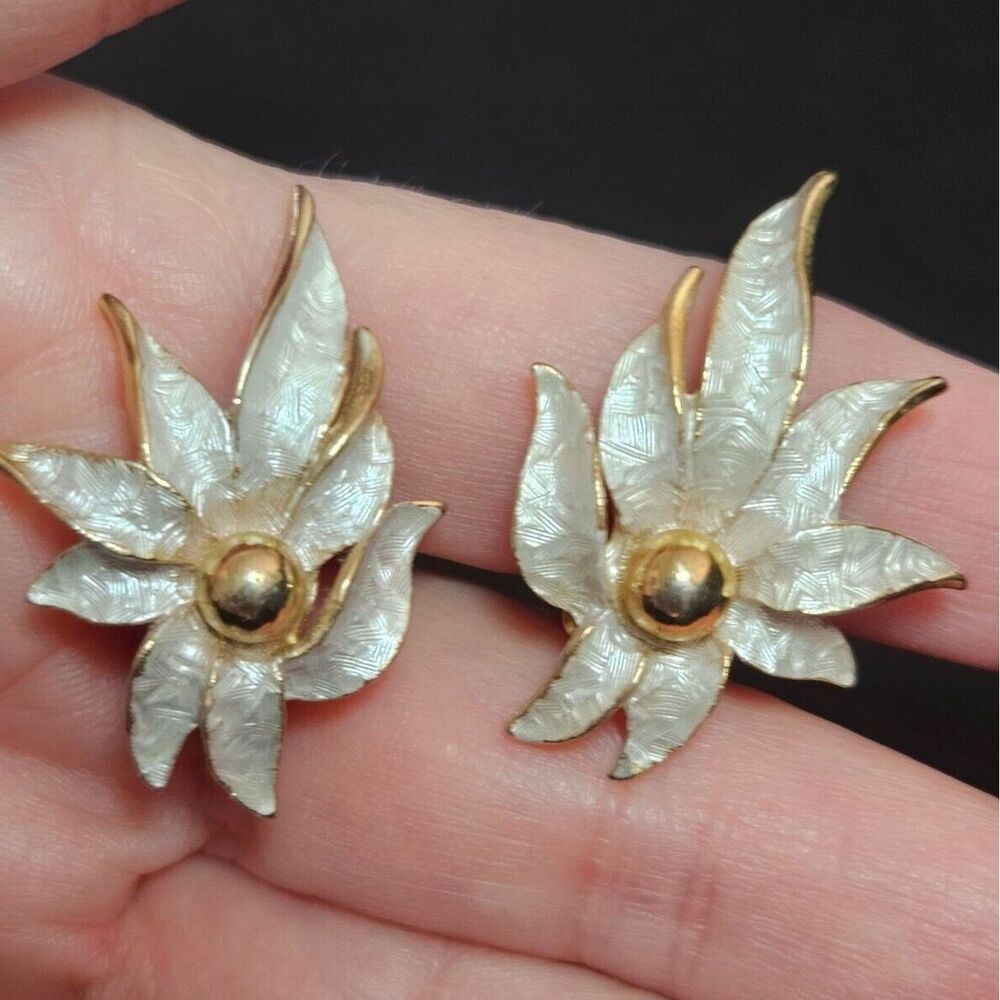 Vintage gold tone with cream clip on flower earrings